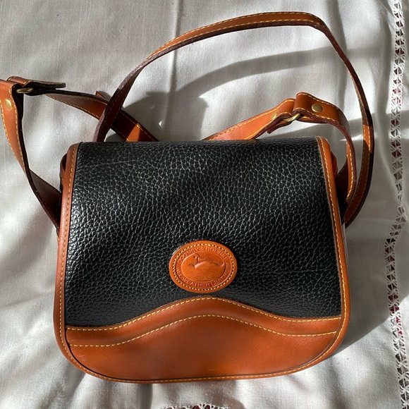 Dooney & Bourke All Weather Leather Shoulder Bag EUC Beautiful Stitching - Picture 2 of 12